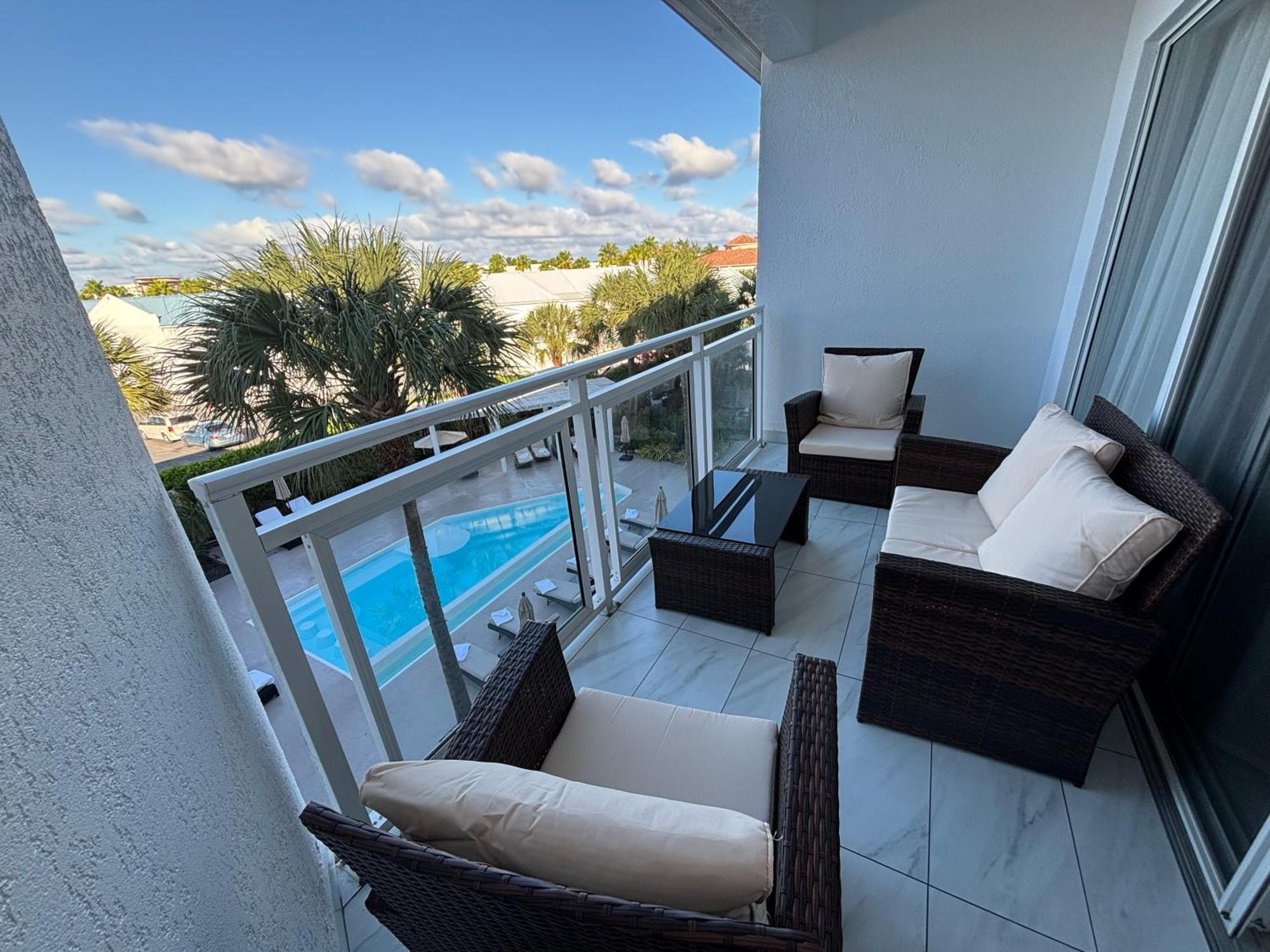 Grace Bay Suites Exteriör bild